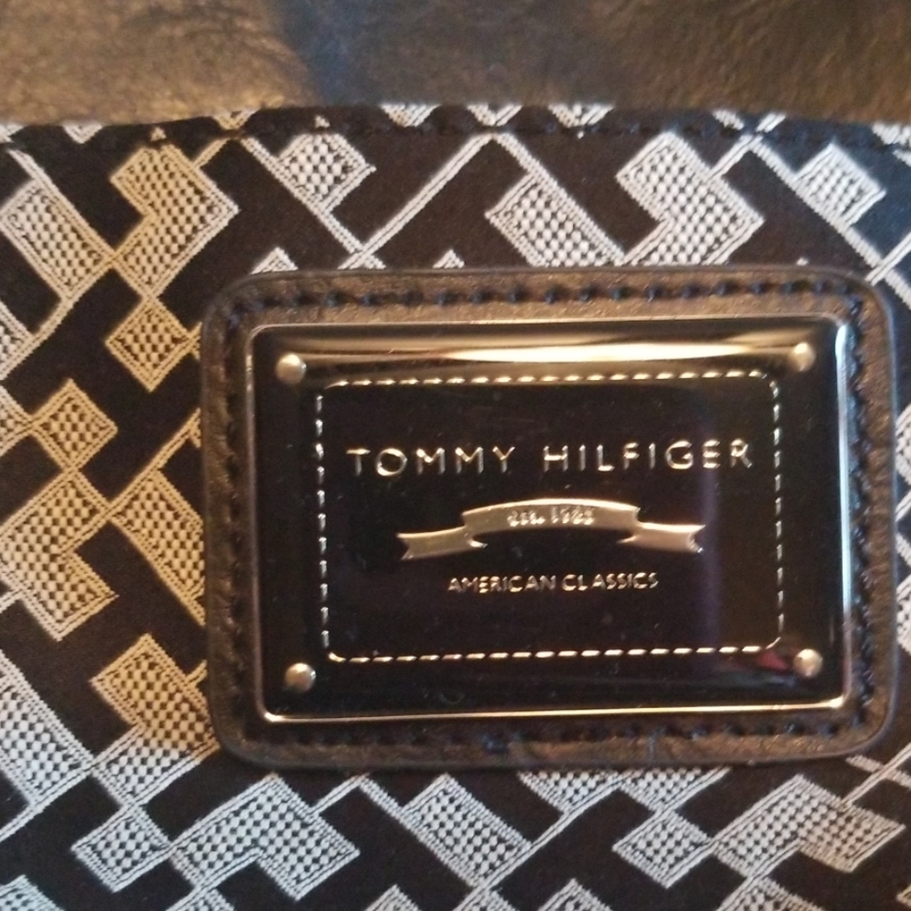 Tommy Hilfiger Purse - Picture 3 of 7
